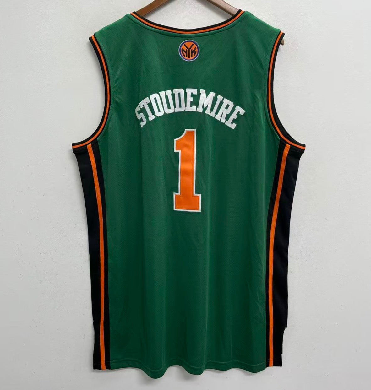 STOUDAMIRE 3 ユニフォーム サイン入り NBA s-l400.jpg