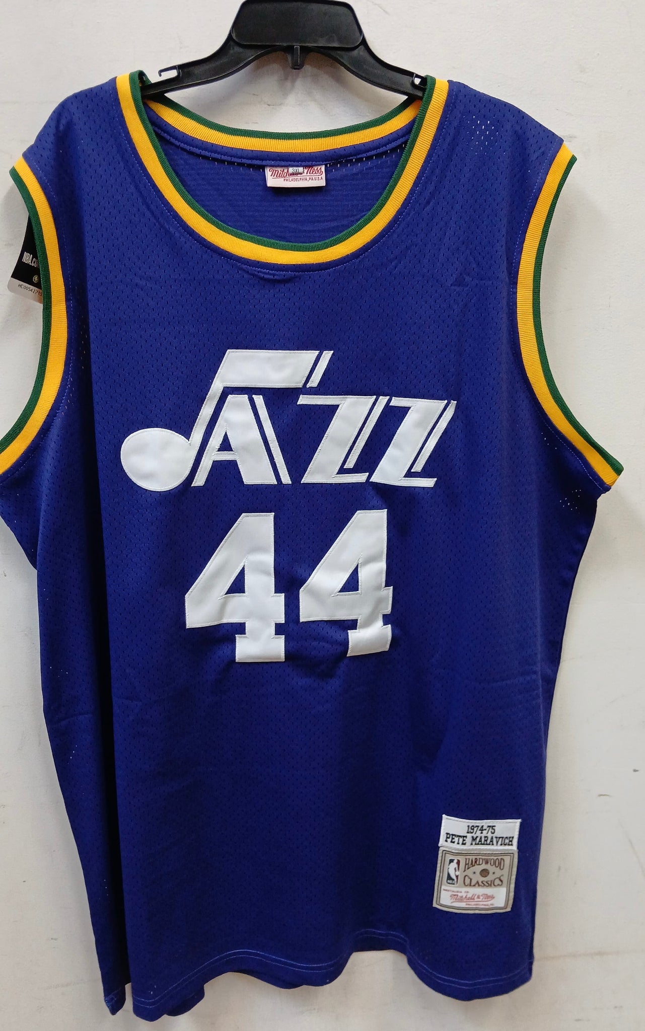 Mitchell & Ness Pistol Pete Maravich 1974 Road Swingman Jersey – New Orleans Jazz, Size Large