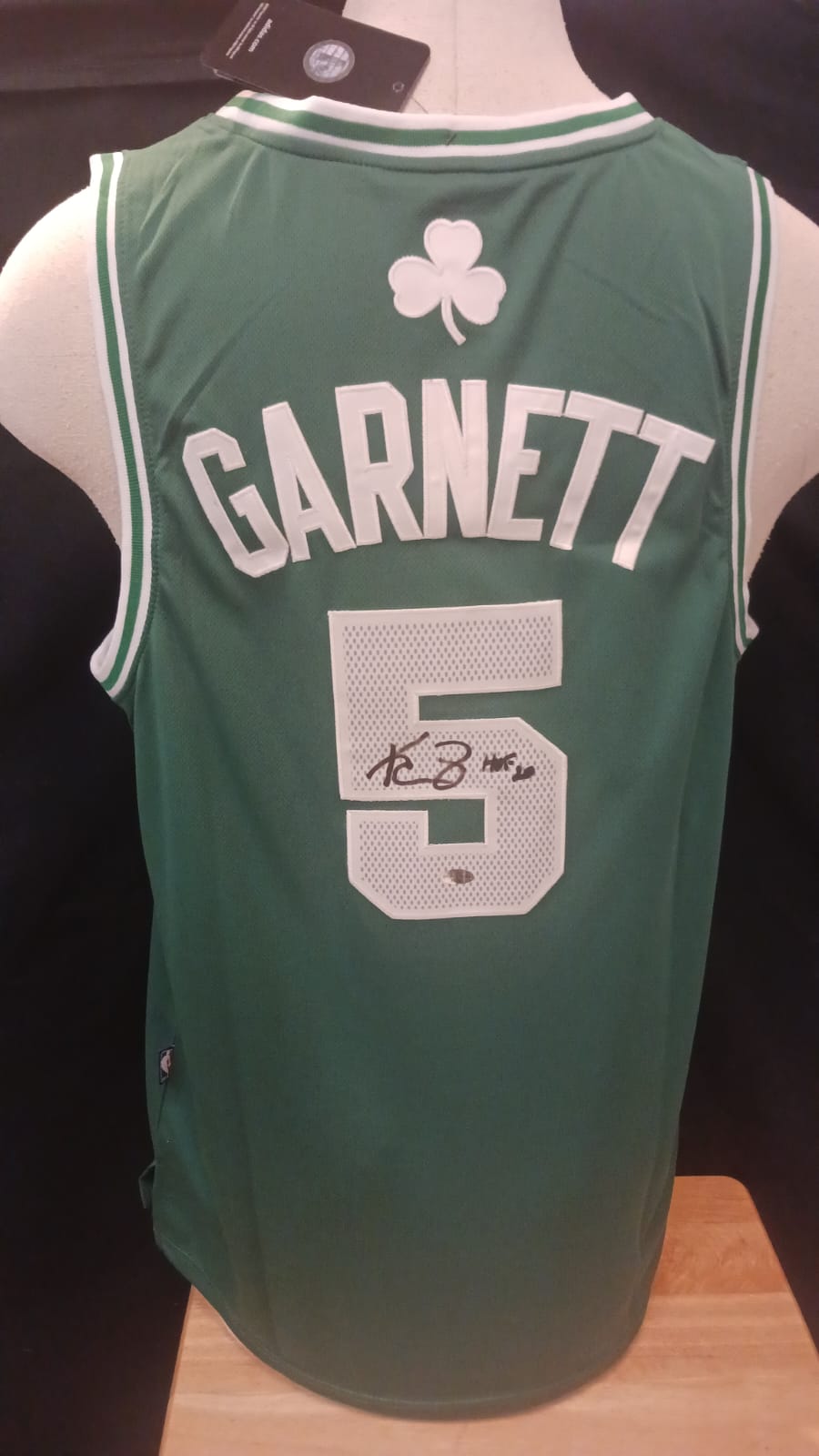 Kevin Garnett autographed Boston Celtics jersey COA Photo signing