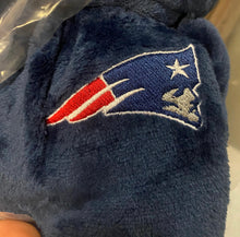 New England Patriots Men’s/Woman Official NFL bath robe 26x47 one size fits most