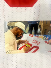 Víctor Cruz New York Giants autographed Mitchell & Ness NFL Super Bowl jersey COA Photo signing