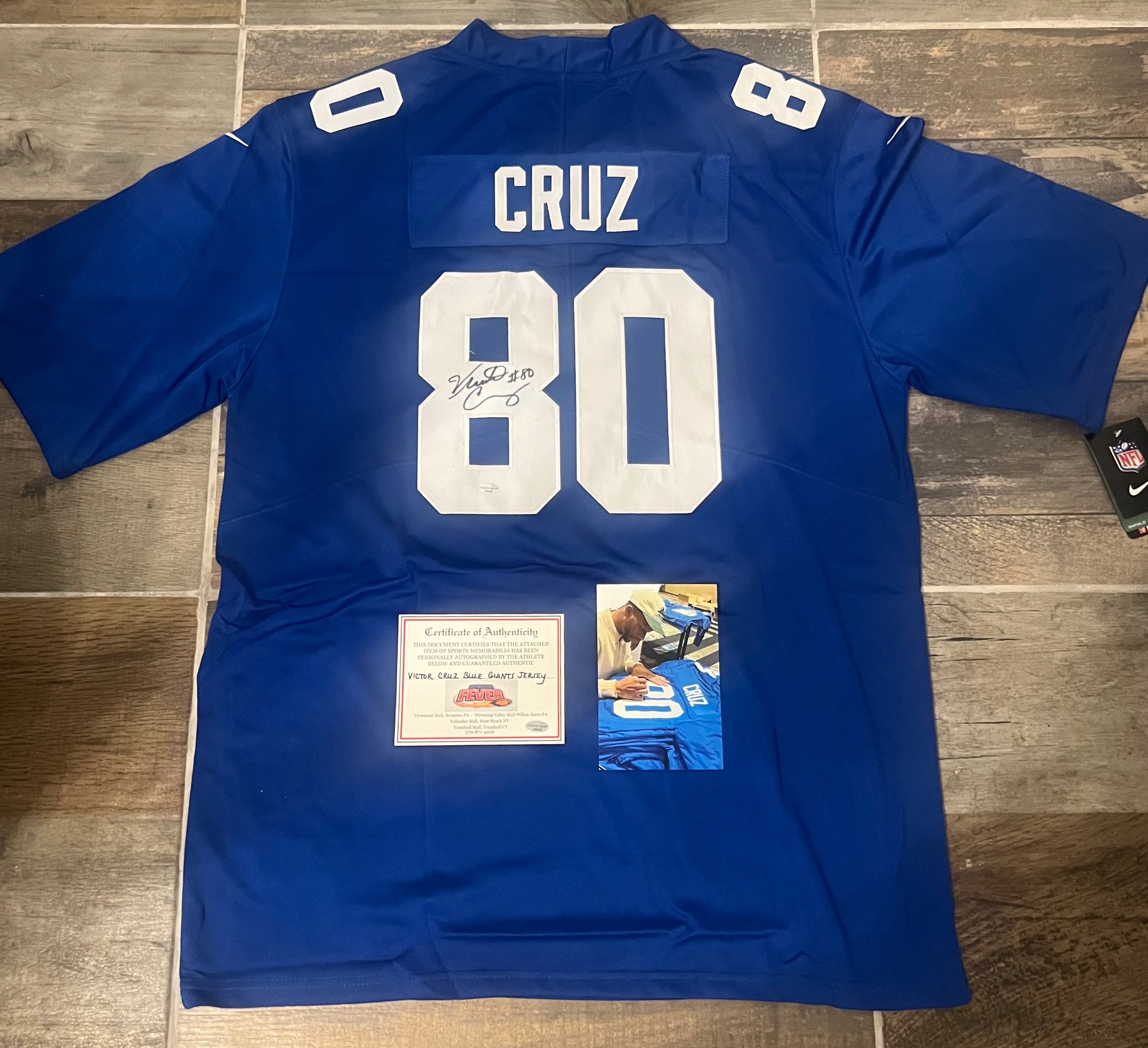 Víctor Cruz autographed Nike NFL blue jersey COA Photo signing